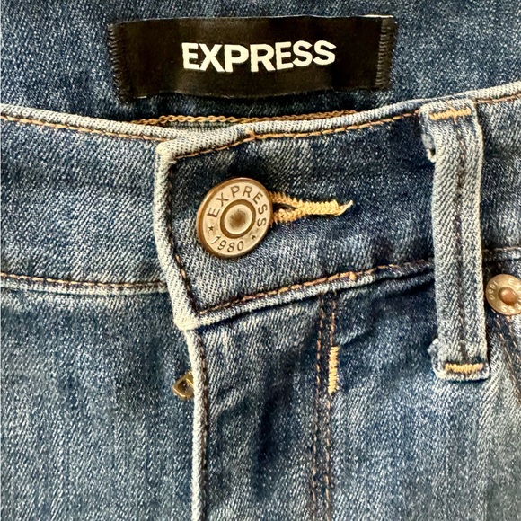 Express Distressed crop jeans. Size 4 - Picture 1 of 9
